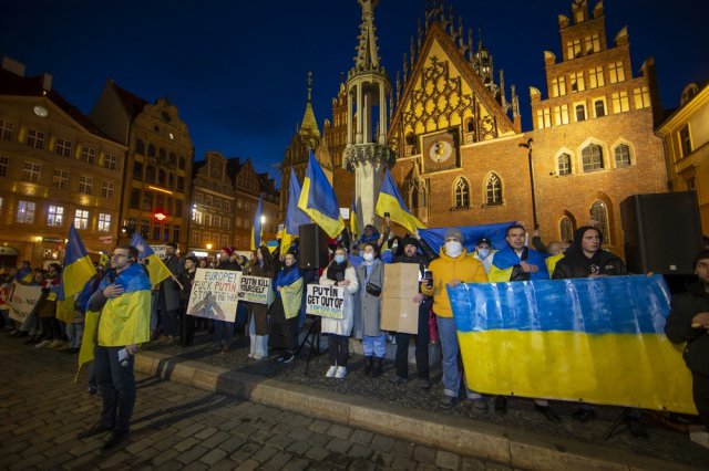 [FOTO] Wrocławianie manifestowali solidarność z Ukrainą
