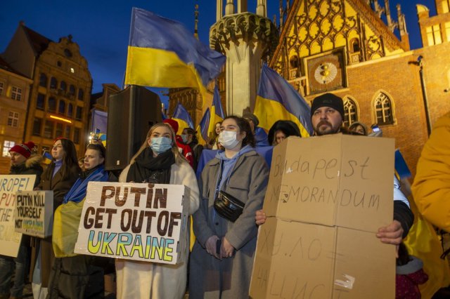 [FOTO] Wrocławianie manifestowali solidarność z Ukrainą