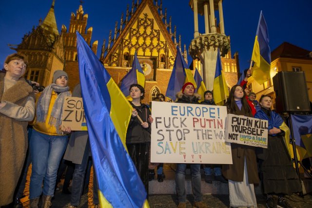 [FOTO] Wrocławianie manifestowali solidarność z Ukrainą