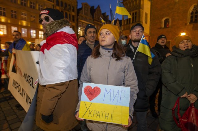 [FOTO] Wrocławianie manifestowali solidarność z Ukrainą