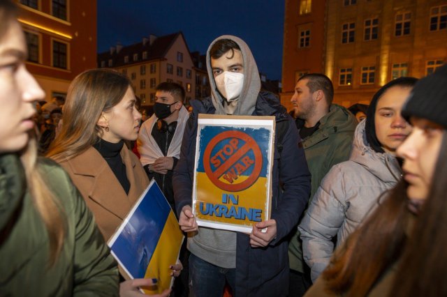 [FOTO] Wrocławianie manifestowali solidarność z Ukrainą