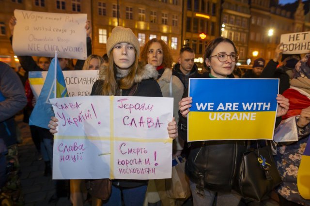[FOTO] Wrocławianie manifestowali solidarność z Ukrainą