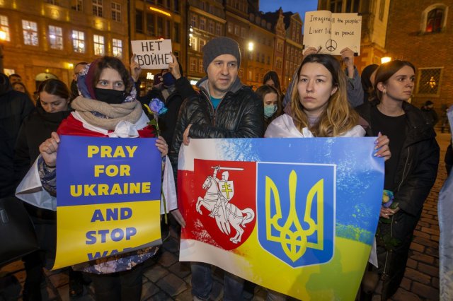[FOTO] Wrocławianie manifestowali solidarność z Ukrainą