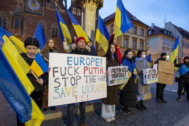 [FOTO] Wrocławianie manifestowali solidarność z Ukrainą