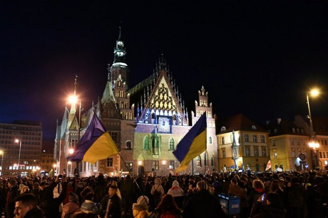 [FOTO] Wrocławianie manifestowali solidarność z Ukrainą