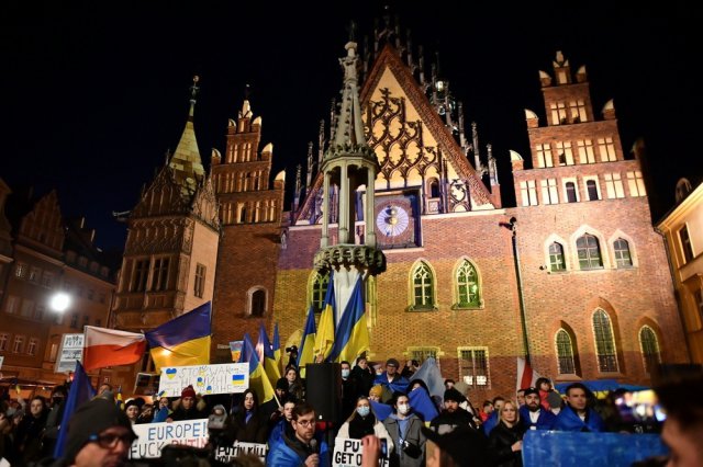 [FOTO] Wrocławianie manifestowali solidarność z Ukrainą