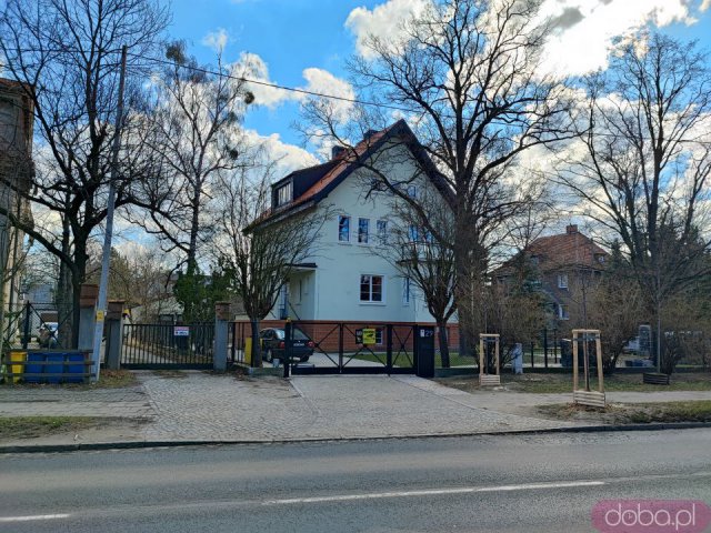 [FOTO] Fundacja Olgi Tokarczuk udostępnia pokoje rezydencyjne dla osób z Ukrainy