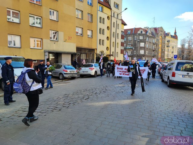 [FOTO] Przez Wrocław przeszedł marsz manifestujący prawa kobiet pracujących w Kauflandzie