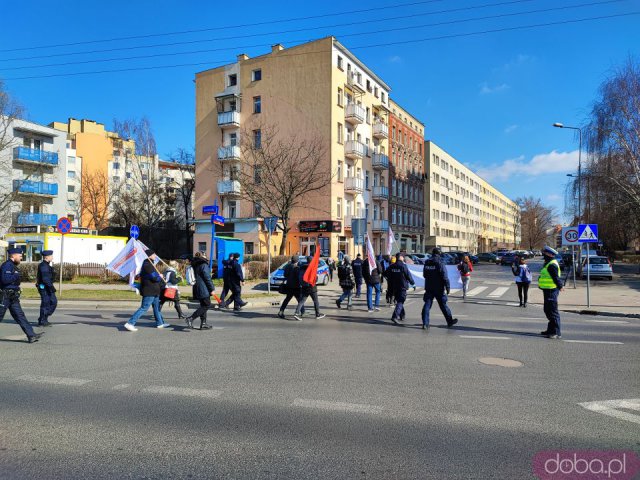 [FOTO] Przez Wrocław przeszedł marsz manifestujący prawa kobiet pracujących w Kauflandzie