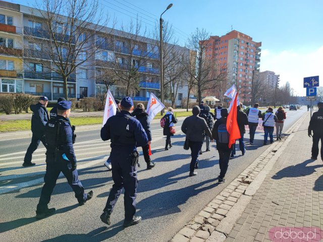 [FOTO] Przez Wrocław przeszedł marsz manifestujący prawa kobiet pracujących w Kauflandzie