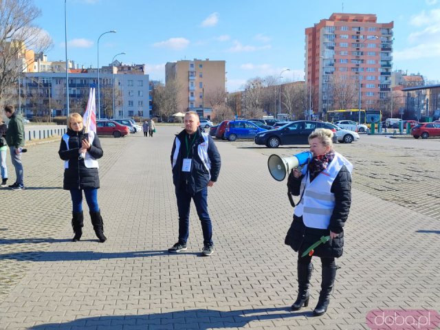 [FOTO] Przez Wrocław przeszedł marsz manifestujący prawa kobiet pracujących w Kauflandzie