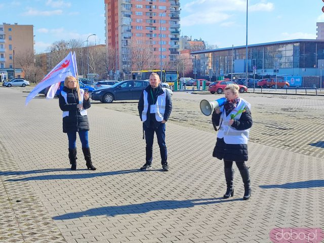 [FOTO] Przez Wrocław przeszedł marsz manifestujący prawa kobiet pracujących w Kauflandzie