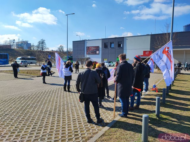 [FOTO] Przez Wrocław przeszedł marsz manifestujący prawa kobiet pracujących w Kauflandzie