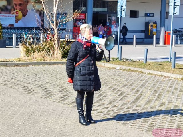 [FOTO] Przez Wrocław przeszedł marsz manifestujący prawa kobiet pracujących w Kauflandzie
