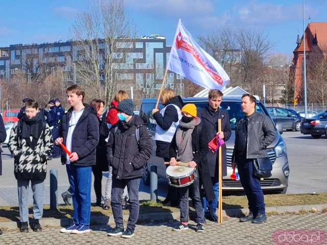 [FOTO] Przez Wrocław przeszedł marsz manifestujący prawa kobiet pracujących w Kauflandzie