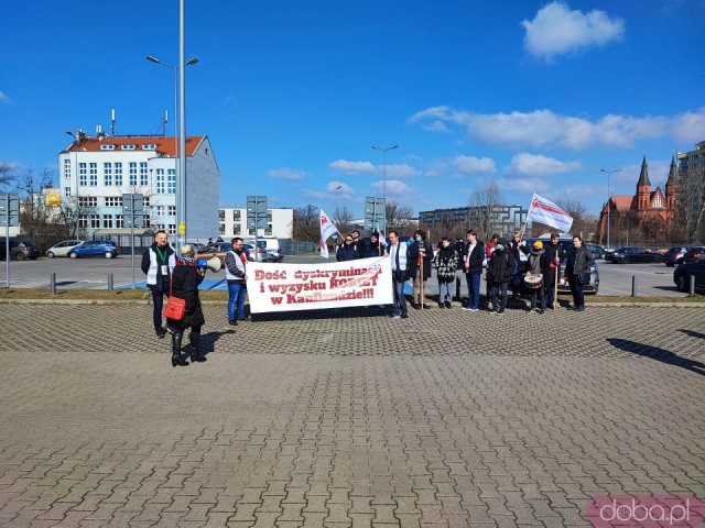 [FOTO] Przez Wrocław przeszedł marsz manifestujący prawa kobiet pracujących w Kauflandzie