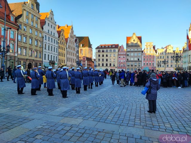 [FOTO, WIDEO] Na wrocławskim Rynku odegrano hymny Ukrainy i Polski