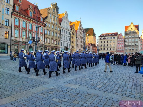 [FOTO, WIDEO] Na wrocławskim Rynku odegrano hymny Ukrainy i Polski
