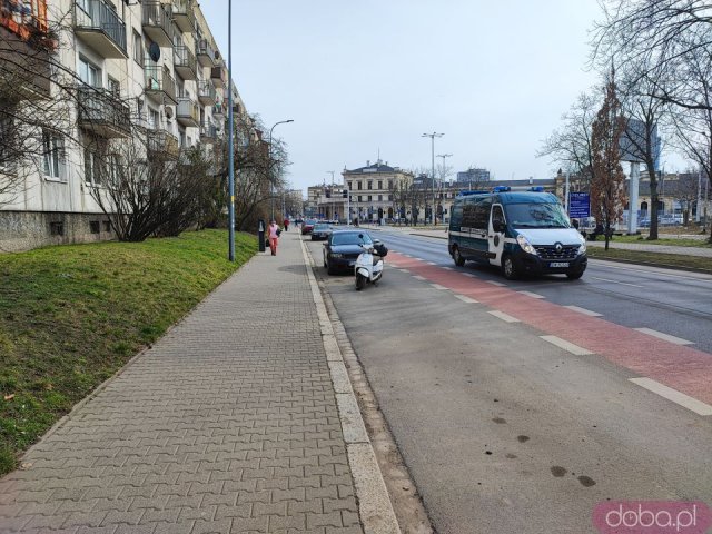 [FOTO] Przy placu Orląt Lwowskich funkcjonują już nowe płatne miejsca parkingowe