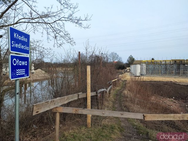 [FOTO] Budowa Alei Wielkiej Wyspy: Powstaje most nad rzeką Oławą