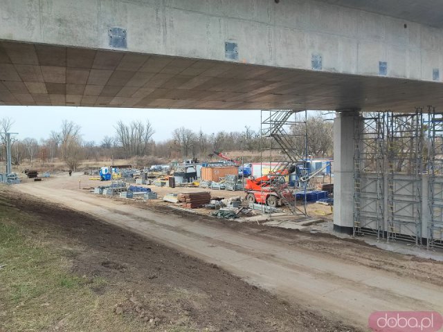 [FOTO] Budowa Alei Wielkiej Wyspy: Powstaje most nad rzeką Oławą