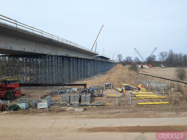 [FOTO] Budowa Alei Wielkiej Wyspy: Powstaje most nad rzeką Oławą