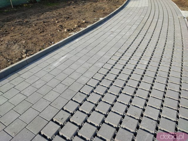 [FOTO] Nowa ścieżka rowerowa na Ołbinie. Już wiosną pojedziemy malowniczą trasą