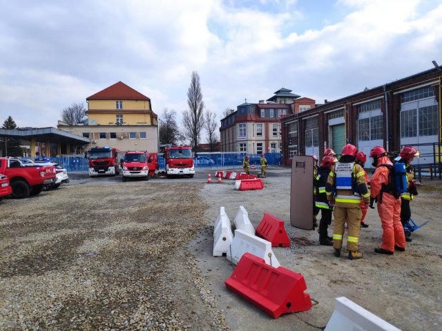 [FOTO] Ewakuacja zakładu przy ul. Fabrycznej we Wrocławiu