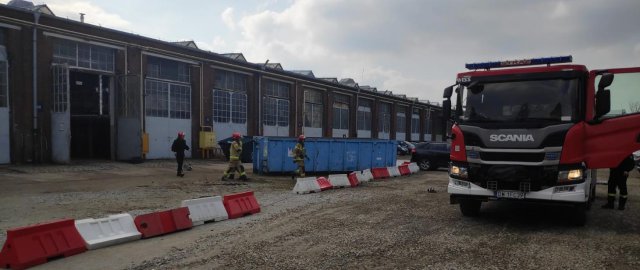 [FOTO] Ewakuacja zakładu przy ul. Fabrycznej we Wrocławiu