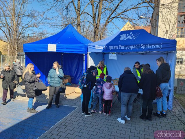 [FOTO] Uchodźcy z Ukrainy otrzymują pomoc we Wrocławiu
