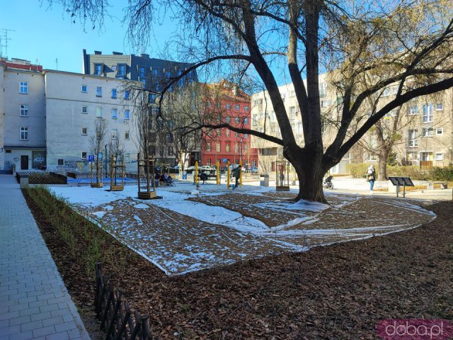 [FOTO] Podwórko przy pl. Nowy Targ otrzymało nowe oblicze