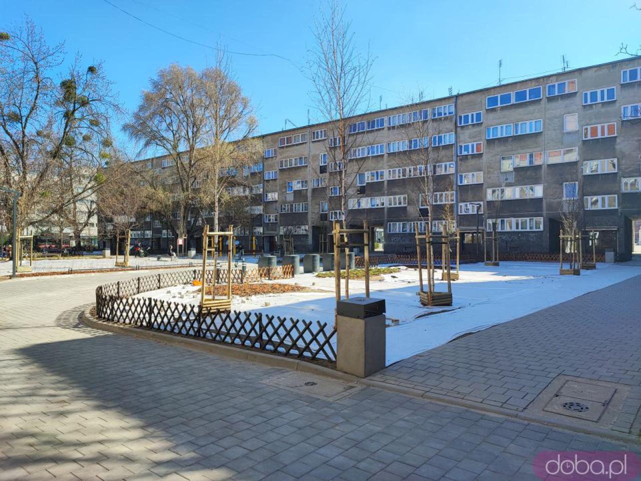 [FOTO] Podwórko przy pl. Nowy Targ otrzymało nowe oblicze