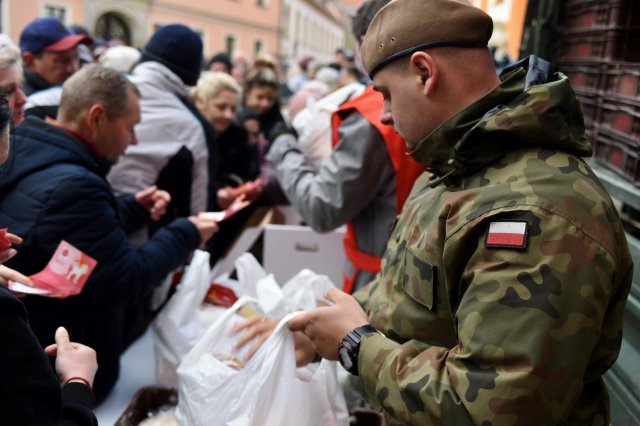 16 DBOT: Pomagamy, żeby te święta były dla nich miłym przeżyciem…