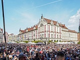 [FOTO] Wielki powrót Gitarowego Rekordu Świata na wrocławski Rynek. Mamy nowy rekord! Zagrało razem 7676 gitarzystów!