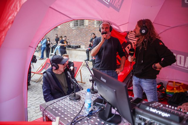 [FOTO] Wielki powrót Gitarowego Rekordu Świata na wrocławski Rynek. Mamy nowy rekord! Zagrało razem 7676 gitarzystów!