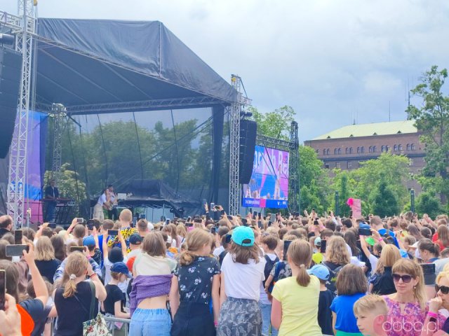 [FOTO] Dzień Dziecka we Wrocławiu: Koncert Sary James, liczne atrakcje, dzieci zapowiadające przystanki