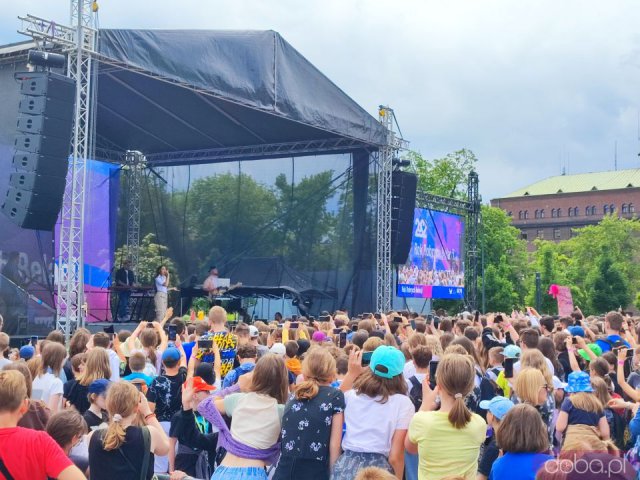 [FOTO] Dzień Dziecka we Wrocławiu: Koncert Sary James, liczne atrakcje, dzieci zapowiadające przystanki