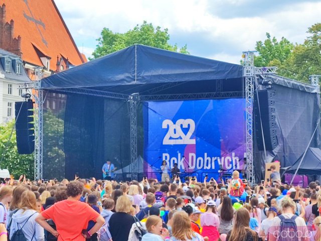 [FOTO] Dzień Dziecka we Wrocławiu: Koncert Sary James, liczne atrakcje, dzieci zapowiadające przystanki