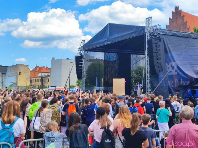 [FOTO] Dzień Dziecka we Wrocławiu: Koncert Sary James, liczne atrakcje, dzieci zapowiadające przystanki