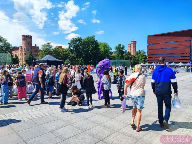 [FOTO] Dzień Dziecka we Wrocławiu: Koncert Sary James, liczne atrakcje, dzieci zapowiadające przystanki