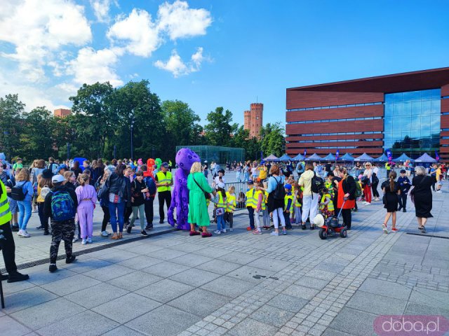 [FOTO] Dzień Dziecka we Wrocławiu: Koncert Sary James, liczne atrakcje, dzieci zapowiadające przystanki