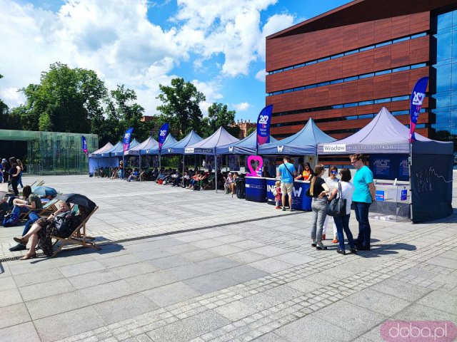 [FOTO] Dzień Dziecka we Wrocławiu: Koncert Sary James, liczne atrakcje, dzieci zapowiadające przystanki