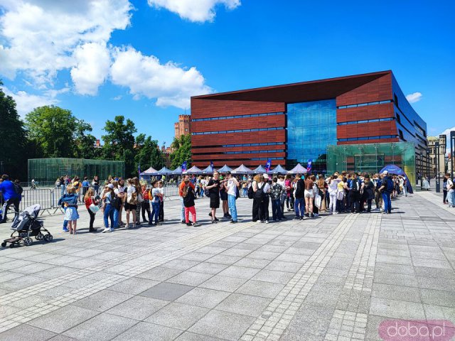 [FOTO] Dzień Dziecka we Wrocławiu: Koncert Sary James, liczne atrakcje, dzieci zapowiadające przystanki