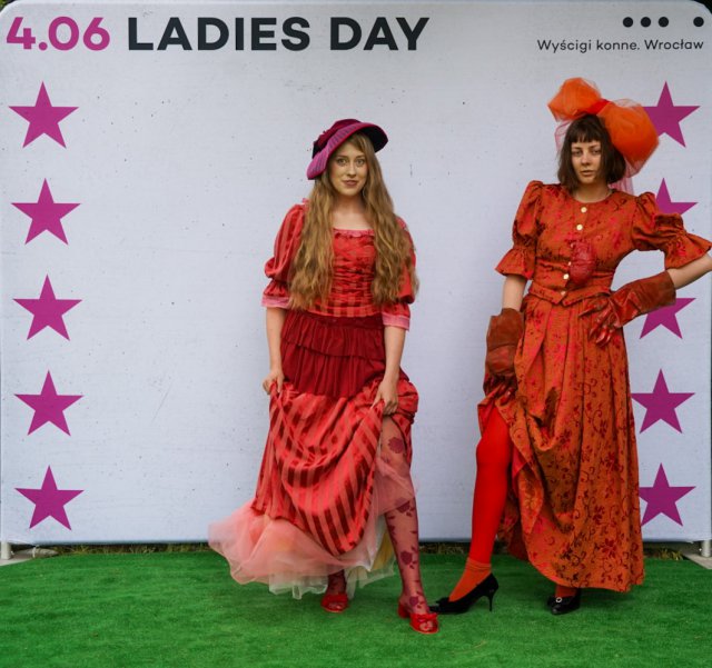 Ladies Day na Partynicach nie zawiodło. Była wyścigowa elegancja i emocjonujące wyścigi