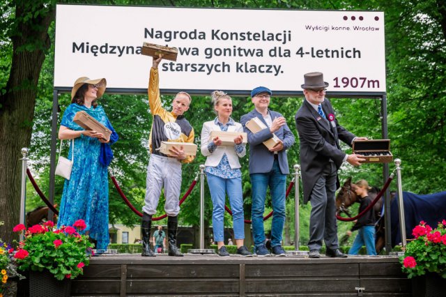 Ladies Day na Partynicach nie zawiodło. Była wyścigowa elegancja i emocjonujące wyścigi