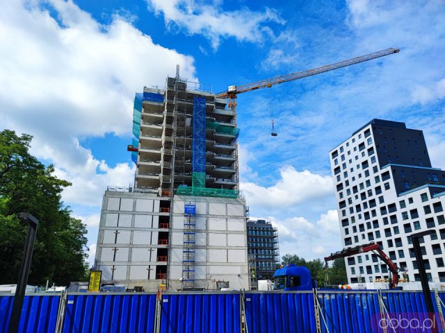 [FOTO] Obok Sky Tower powstaje najnowszy 55-metrowy wieżowiec