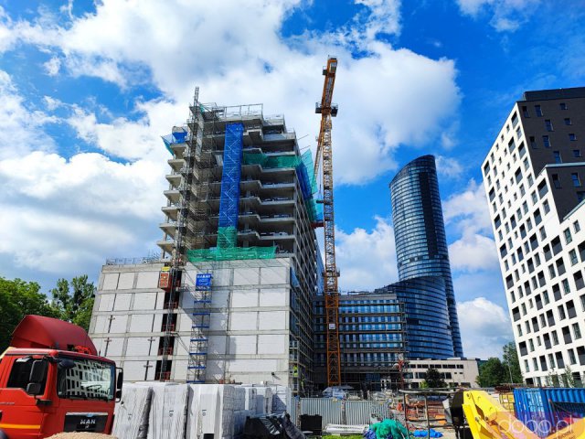 [FOTO] Obok Sky Tower powstaje najnowszy 55-metrowy wieżowiec