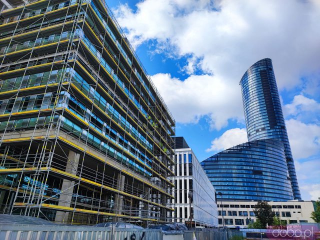 [FOTO] Obok Sky Tower powstaje najnowszy 55-metrowy wieżowiec