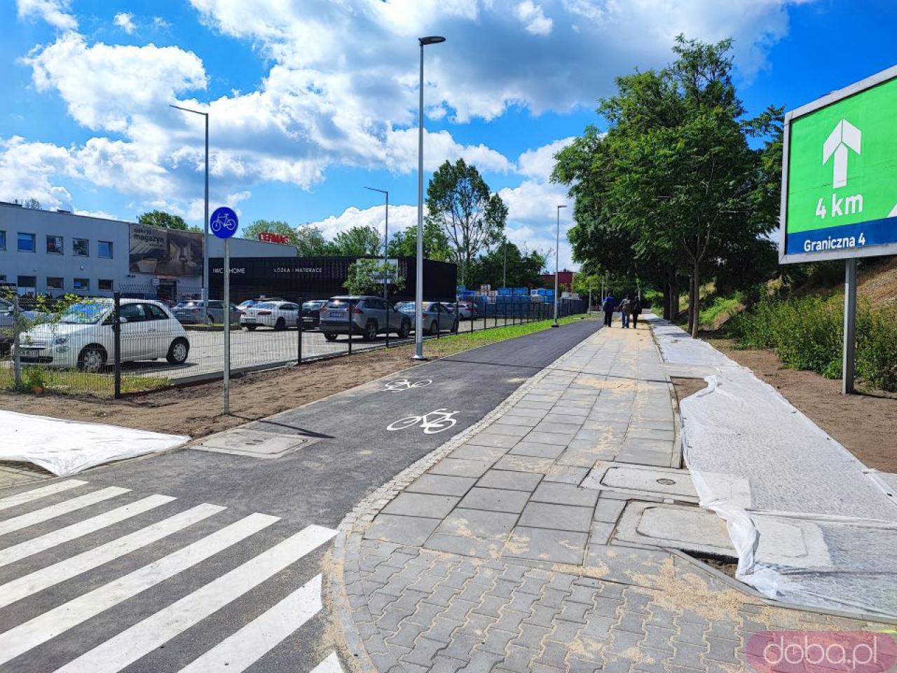 [FOTO] Nowa trasa rowerowa między Strzegomską a Robotniczą prawie gotowa