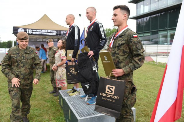 Biegnij, strzelaj, a potem pędem do mety: Mistrzostwa Wojsk Obrony Terytorialnej w Biathlonie Letnim – Duszniki-Zdrój